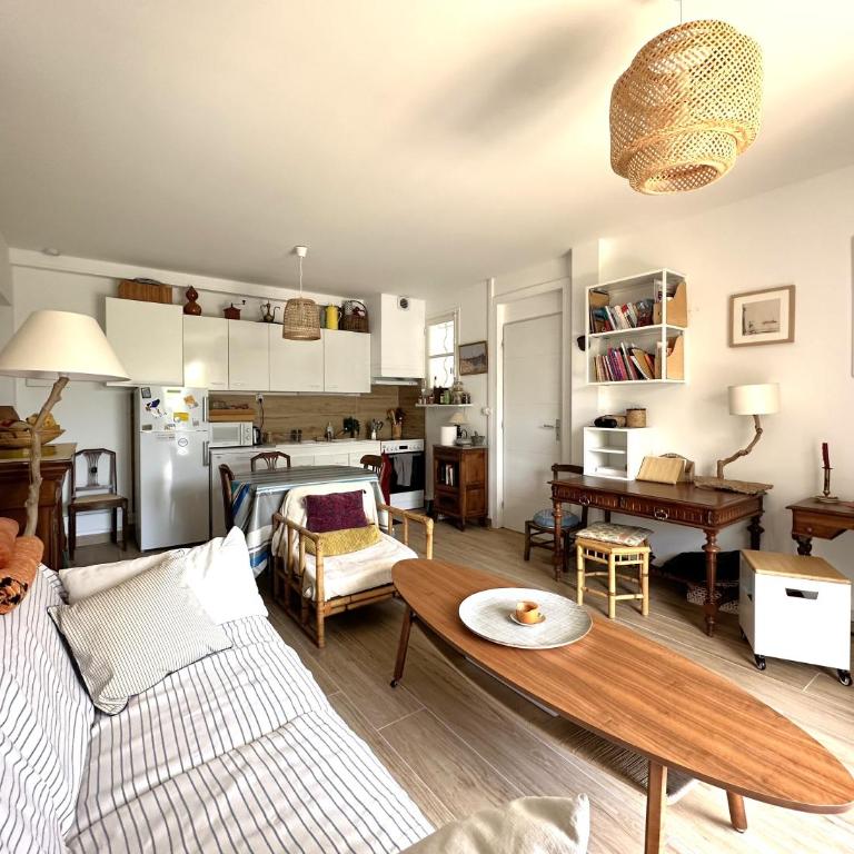 Le Cocon, Appartement pour 2 personnes à 5 minutes de la plage de l'Almanarre à Hyères - Apartment - Erdgeschoss - 11
