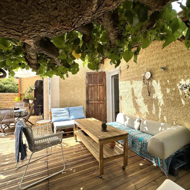 Le Cocon, Appartement pour 2 personnes à 5 minutes de la plage de l'Almanarre à Hyères - Apartment - Erdgeschoss - 1