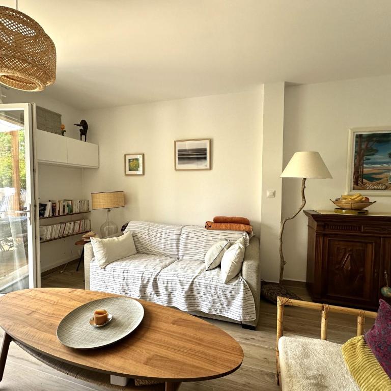 Le Cocon, Appartement pour 2 personnes à 5 minutes de la plage de l'Almanarre à Hyères - Apartment - Erdgeschoss - 12