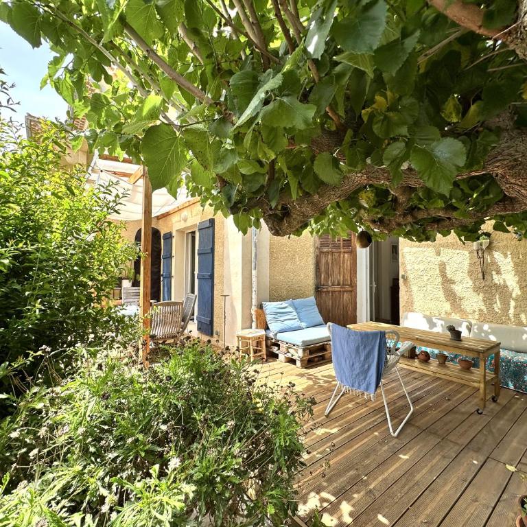 Le Cocon, Appartement pour 2 personnes à 5 minutes de la plage de l'Almanarre à Hyères - Apartment - Erdgeschoss - 2