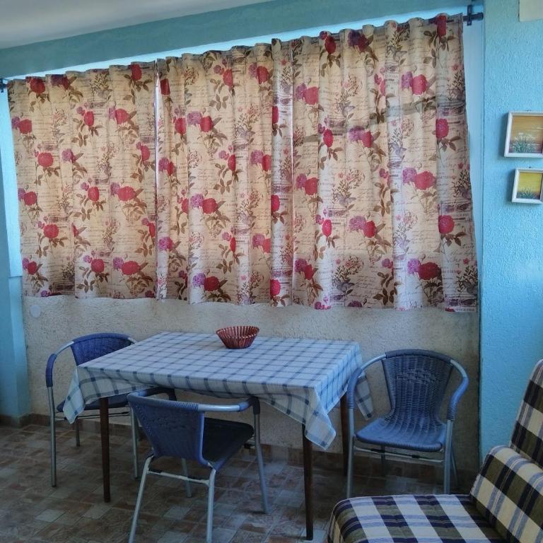 Apartmanes Volaric M - Standardna Trokrevetna Soba sa Pogledom na More - 6