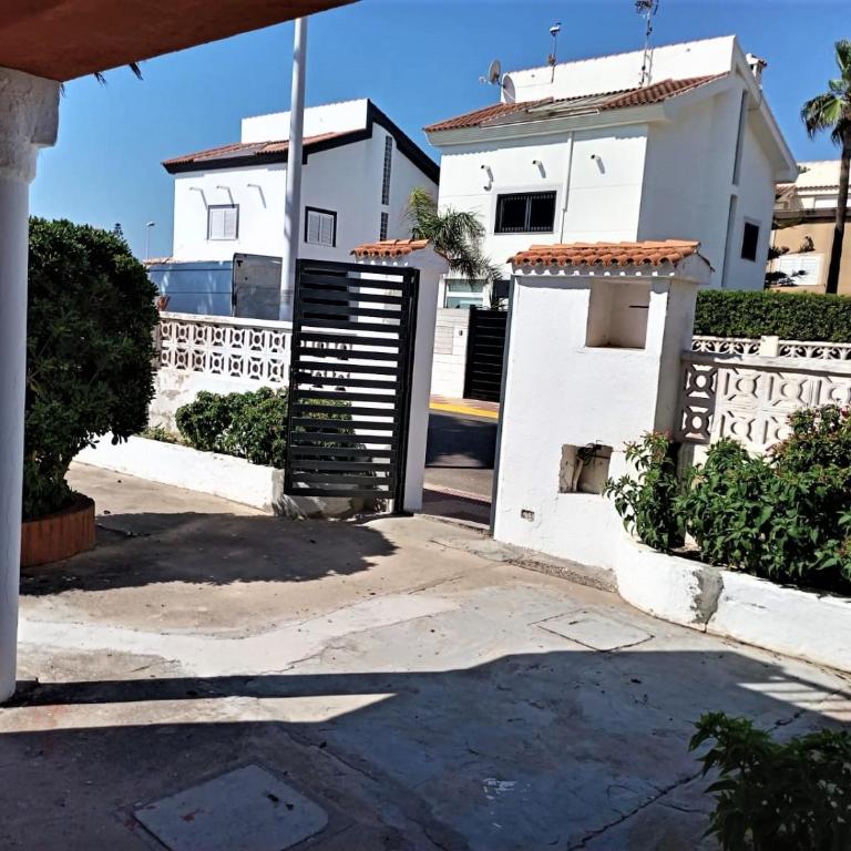 Vacansis Habitaciones Privada en una Villa a un paso del Mar en Cullera - Basic Triple Room with Shared Bathroom - 9