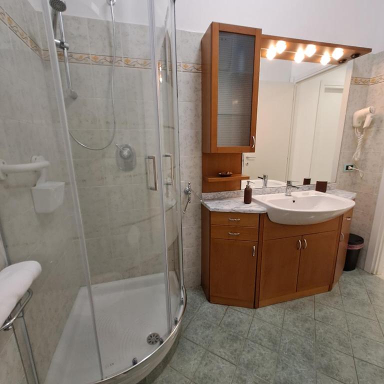 Mauri's Home - CasaMauri - Adiacente Metro C - Appartamento con 2 Camere da Letto e Terrazza - 32