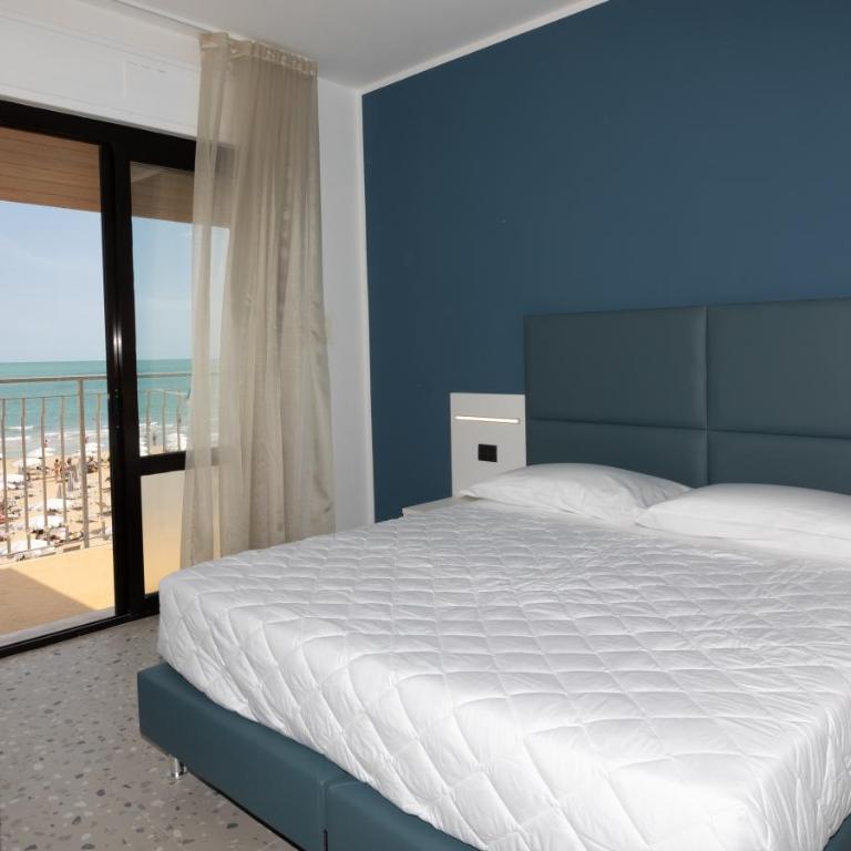 Hotel Delaville Frontemare - Camera Tripla con Vista Mare - 3