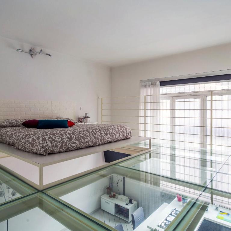 Glass Loft - One-Bedroom House - 26