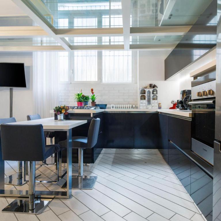 Glass Loft - One-Bedroom House - 28