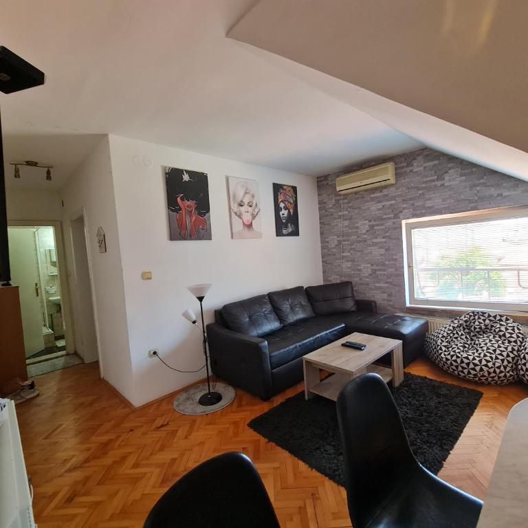 Georges - One-Bedroom Apartment - 1