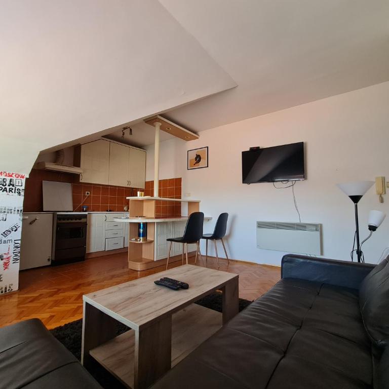 Georges - One-Bedroom Apartment - 2