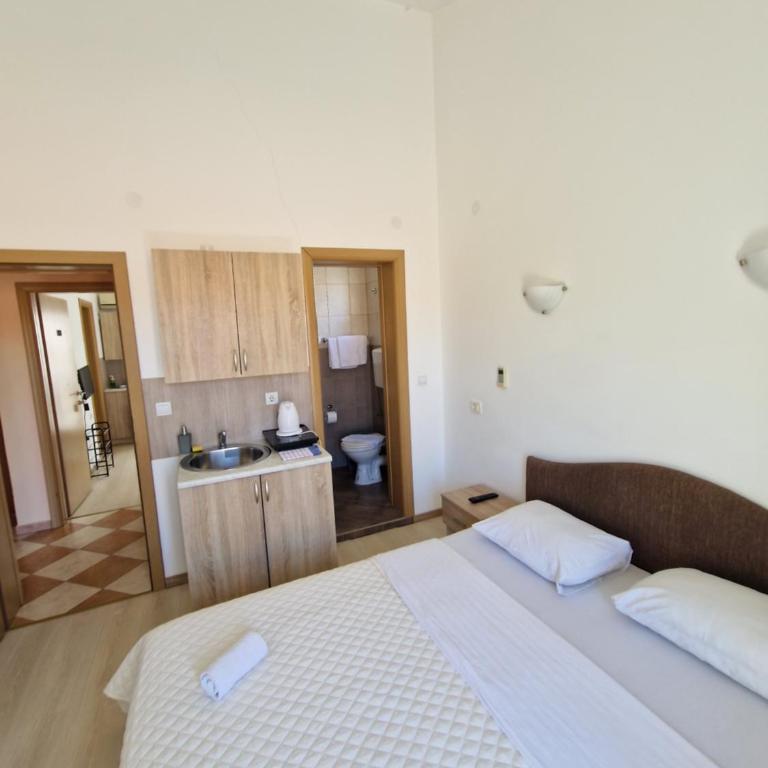 Guest House Damjana - Deluks Dvokrevetna Soba sa Bračnim Krevetom i Balkonom - 27