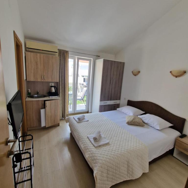 Guest House Damjana - Deluks Dvokrevetna Soba sa Bračnim Krevetom i Balkonom - 25