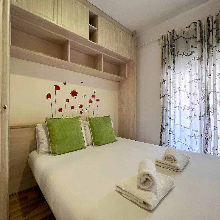 Stay U-nique Apartments Sardenya II - Three-Bedroom Apartment - 20
