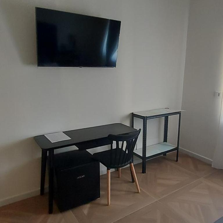 Pasubio 123 - Double Room with Private Bathroom - 12