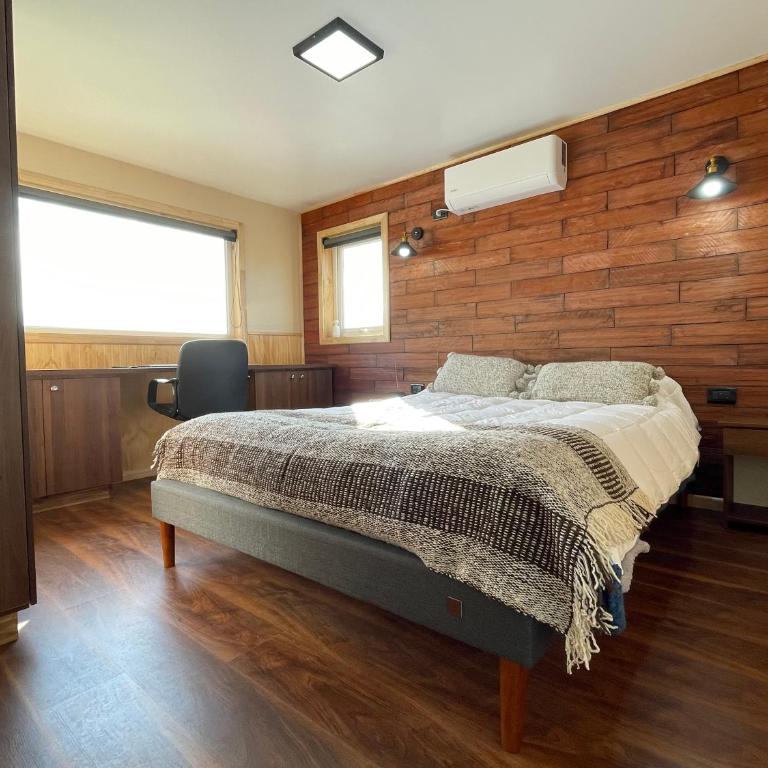 Cómoda y hermosa cabaña entre Castro y Dalcahue ubicación Estratégica - Three-Bedroom House - 1