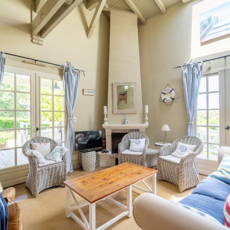 Unique Pool Villa 500m from the beach, Hamptons Style with beautiful Garden - Villa - 7