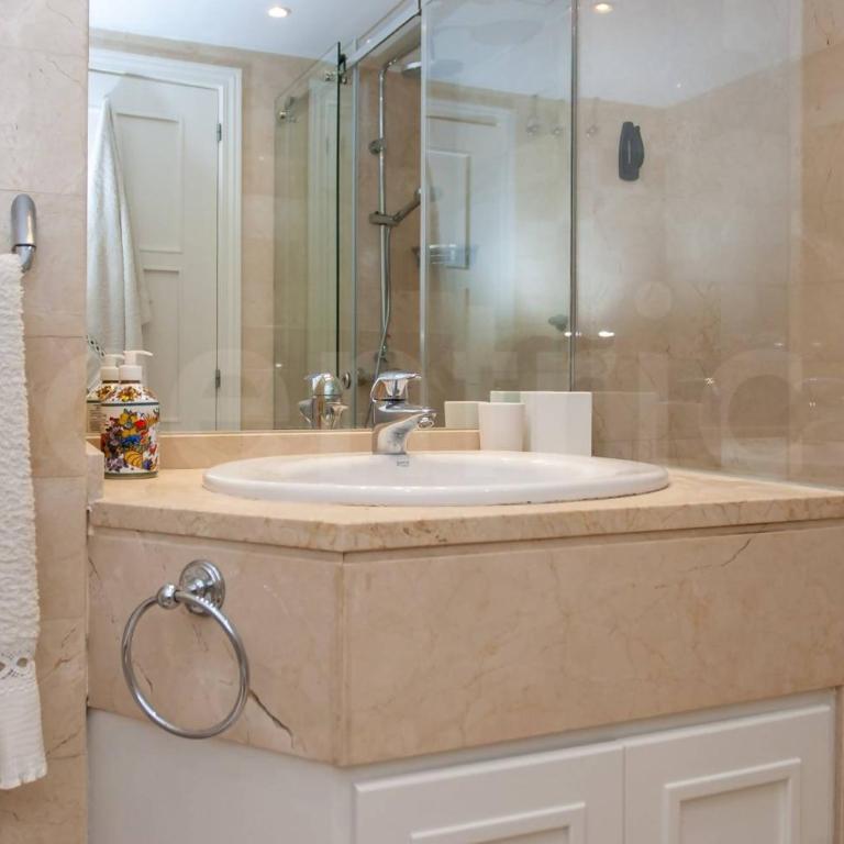 Duplex junto al mar en Marbella - Apartamento - 2 niveles - 43