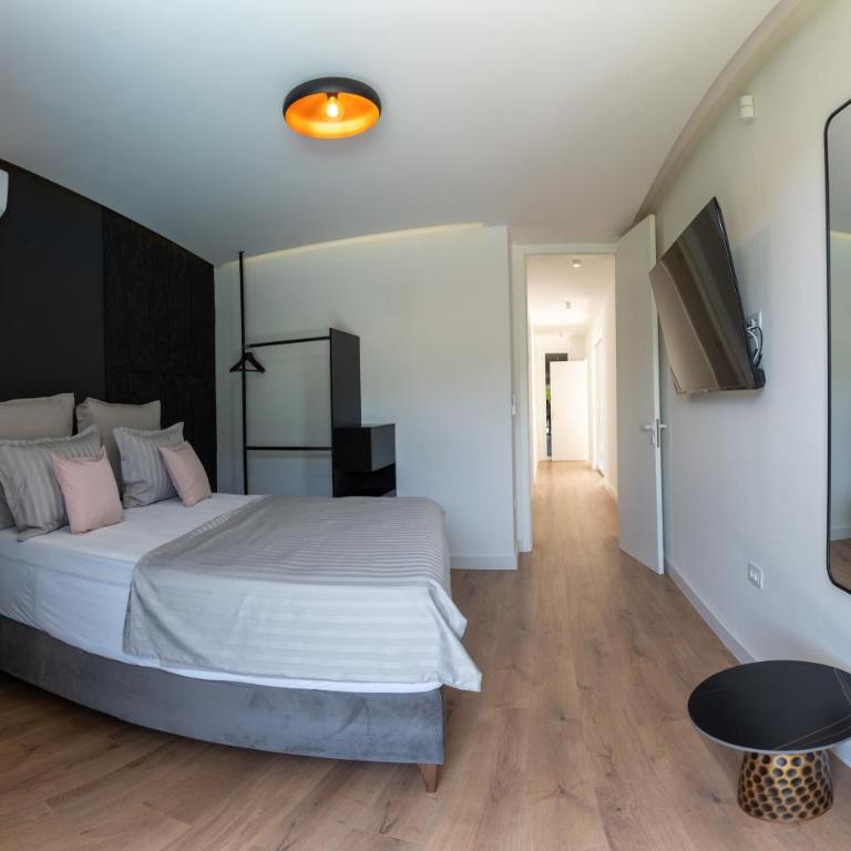 Villa Bellevue - Three-Bedroom Villa - 23