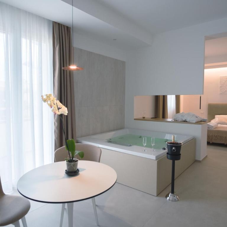 Le Muse Mondello - Deluxe Suite with Spa Bath - 1