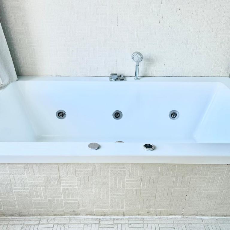 La Gaetana - UN LETTO IDEALE - Double Room with Spa Bath - 9