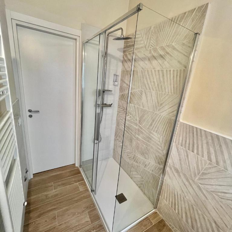 F&F Rooms - Camera Tripla con Bagno in Comune - 9