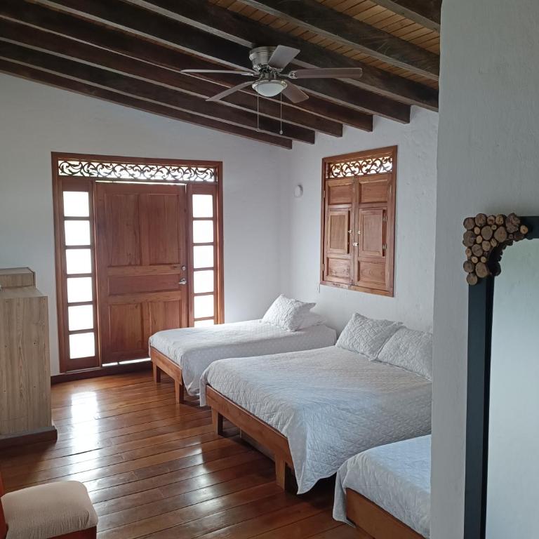 Alojamiento en Finca para 24 - Chalet - 35