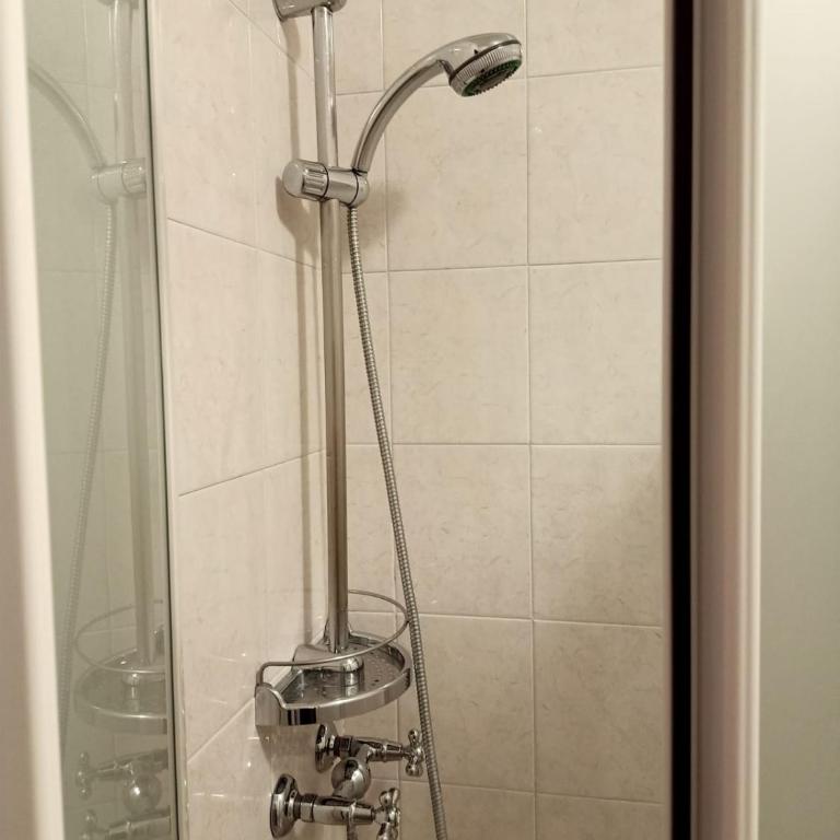 B&B Bourg - Quadruple Room - Disability Access - 7