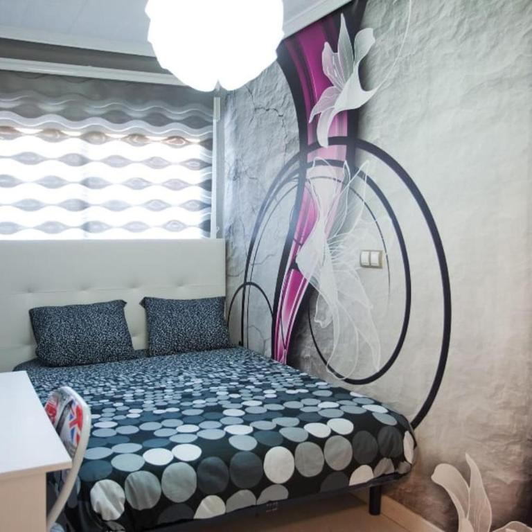 4-Bed Sleeps 7 Free Parking - Apartment - 14