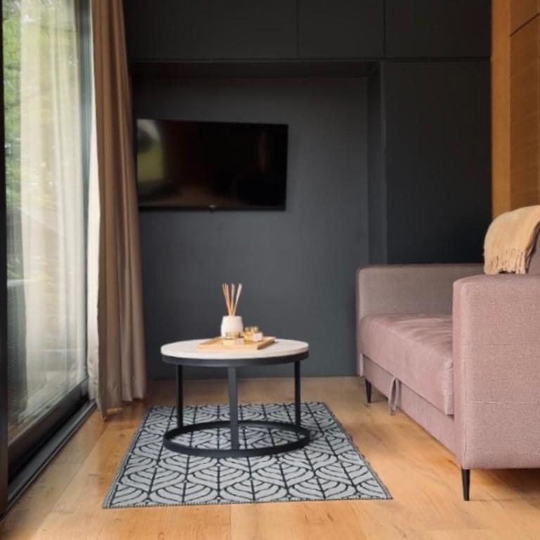 Waterfall Glamping Cabin - One-Bedroom House - 8