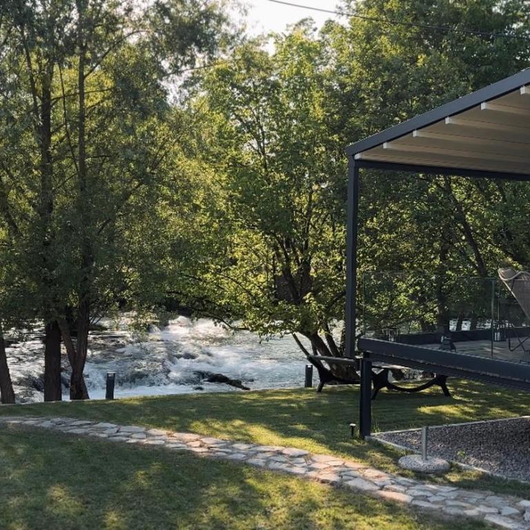 Waterfall Glamping Cabin - One-Bedroom House - 6
