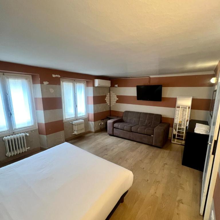Room Verona Ai Conti - Camera Quadrupla con Bagno Privato Esterno - 5