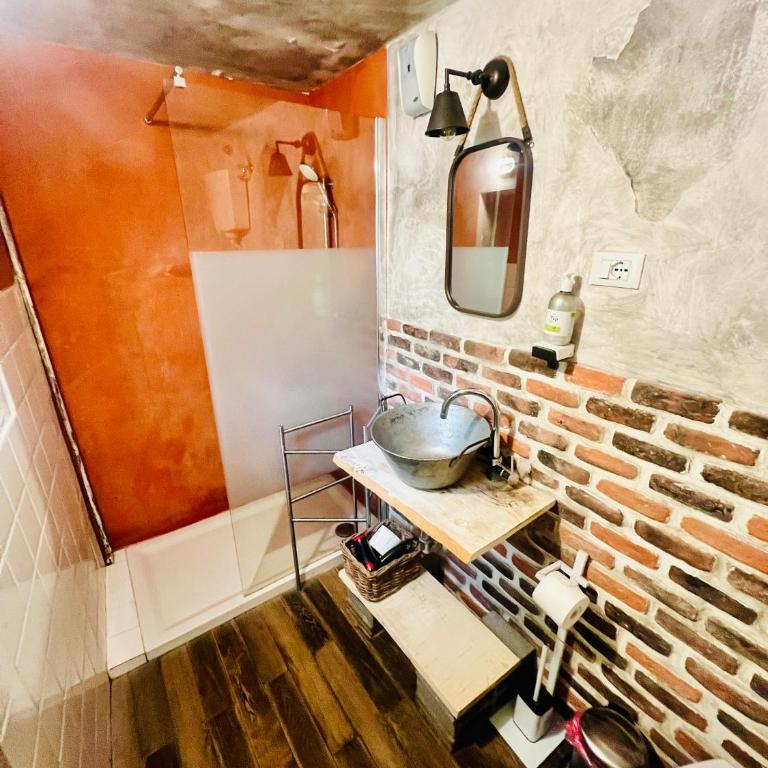 Room Verona Ai Conti - Camera Quadrupla con Bagno Privato Esterno - 7