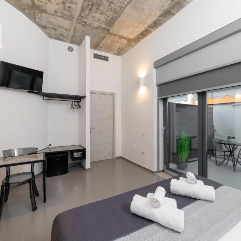 Poettos heART - Rooms - Double Room with Patio - 6