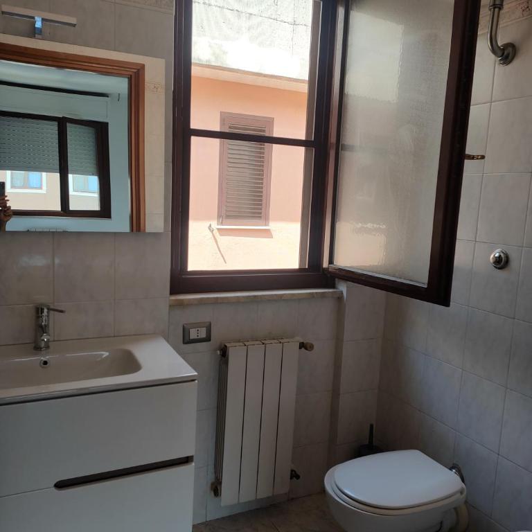 Trilocale in Via delle Azzorre - Appartamento con 2 Camere da Letto - 16