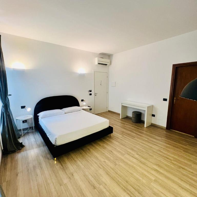 Room Verona Ai Conti - Camera Quadrupla con Bagno Privato - 4