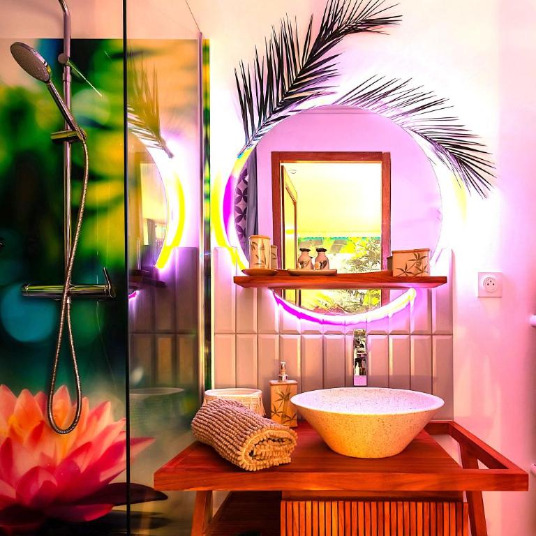 Jungle Spa - Cocon tropical et romantique avec balnéo en plein coeur de Pézenas ! - Appartement 1 Chambre - 19