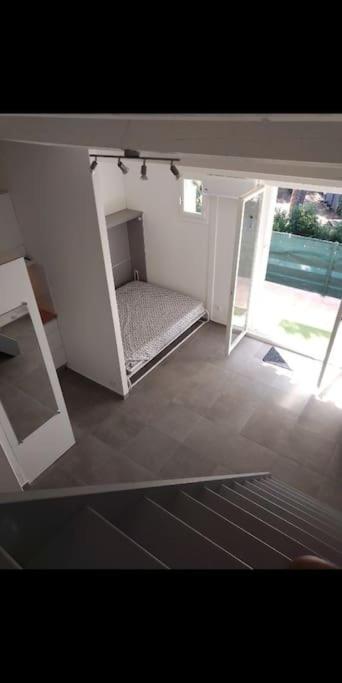 Appartement à 100m du village naturiste,tout équipé, climatisé,place parking - One-Bedroom Apartment - 12