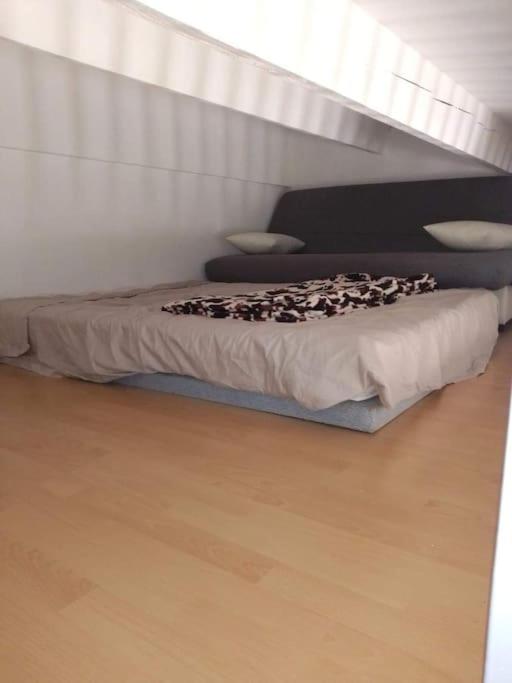 Appartement à 100m du village naturiste,tout équipé, climatisé,place parking - One-Bedroom Apartment - 15
