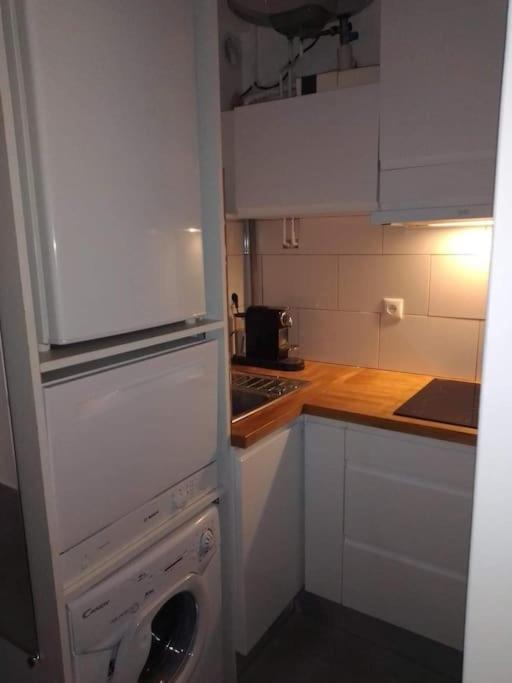 Appartement à 100m du village naturiste,tout équipé, climatisé,place parking - One-Bedroom Apartment - 16