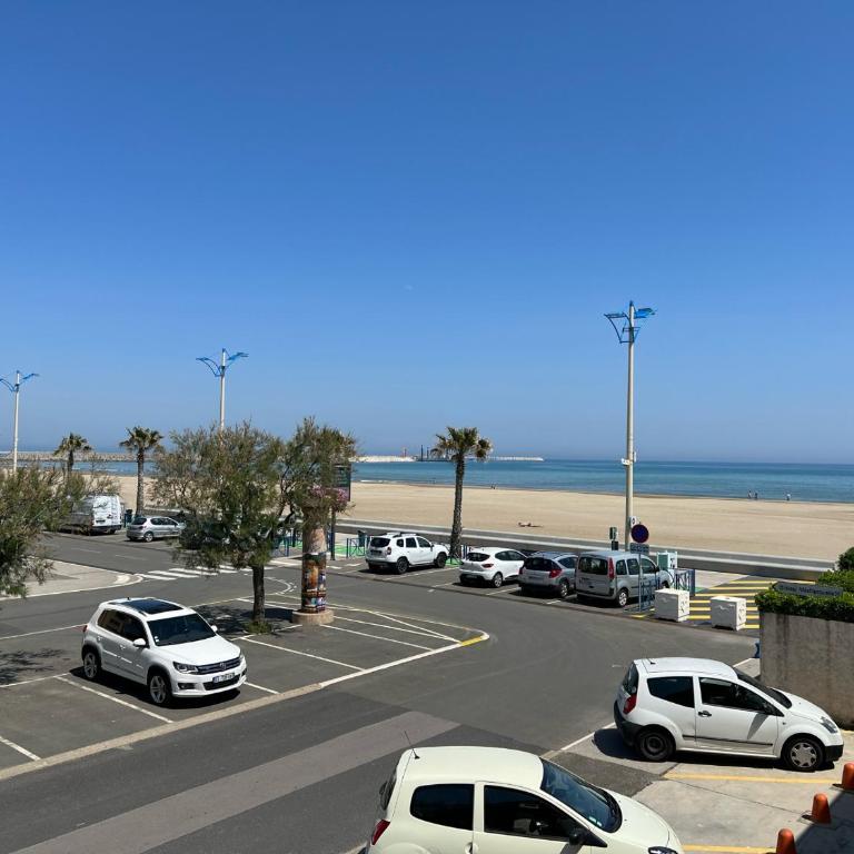 T2 face mer, climatisé, parking privé, 4 pers - FR-1-797-11 - Appartement - 2
