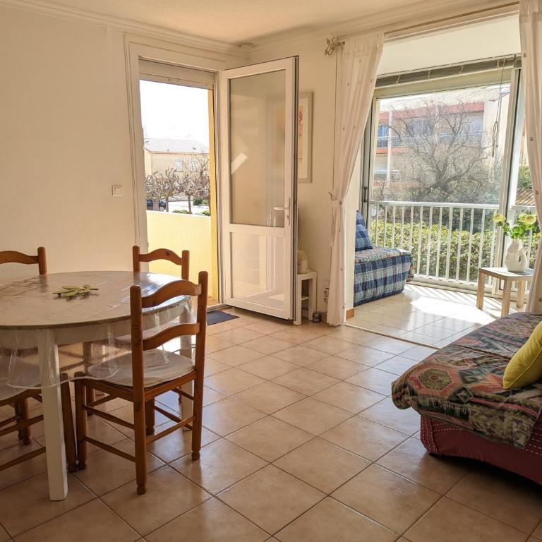 Appartement T2 lumineux 40m2, 4 personnes, 150m de la plage, bien équipé et proche loisirs - FR-1-797-18 - Appartement - 2