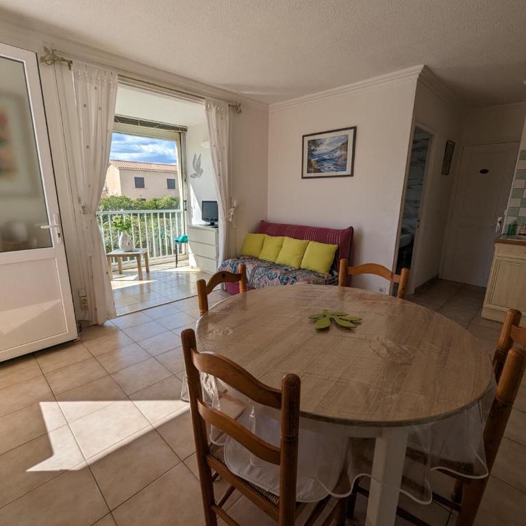 Appartement T2 lumineux 40m2, 4 personnes, 150m de la plage, bien équipé et proche loisirs - FR-1-797-18 - Appartement - 7