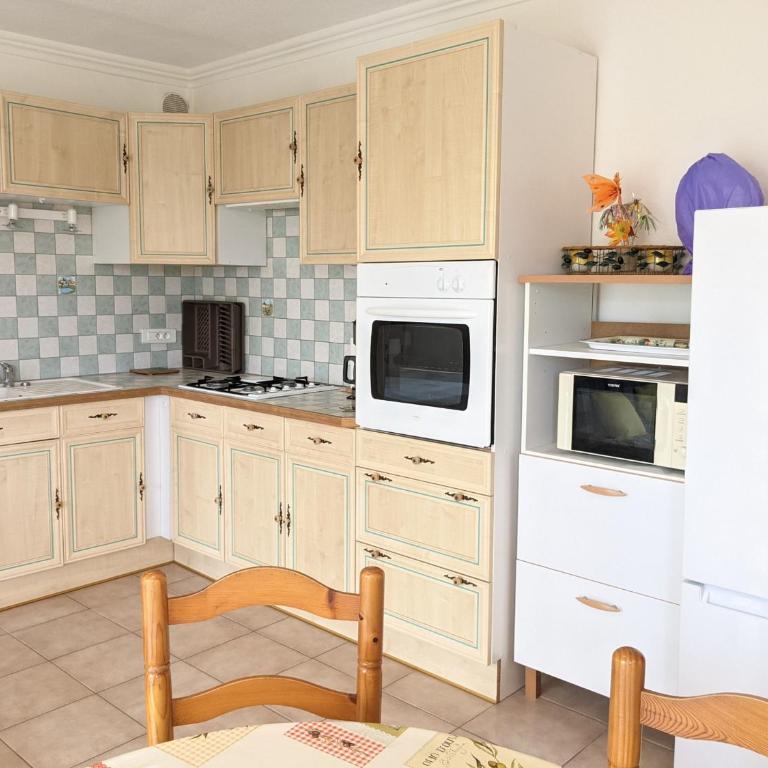 Appartement T2 lumineux 40m2, 4 personnes, 150m de la plage, bien équipé et proche loisirs - FR-1-797-18 - Appartement - 9