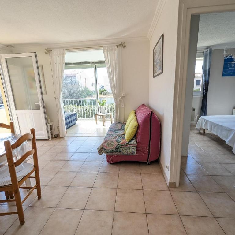 Appartement T2 lumineux 40m2, 4 personnes, 150m de la plage, bien équipé et proche loisirs - FR-1-797-18 - Appartement - 11