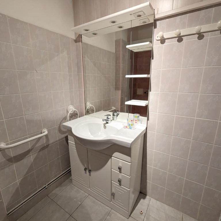 Appartement T2 lumineux 40m2, 4 personnes, 150m de la plage, bien équipé et proche loisirs - FR-1-797-18 - Appartement - 14