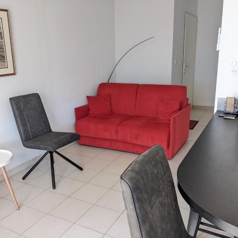T3 Climatisé RDC avec Terrasse, Parking, Proche Activités - Port-la-Nouvelle - FR-1-797-30 - Appartement - 3