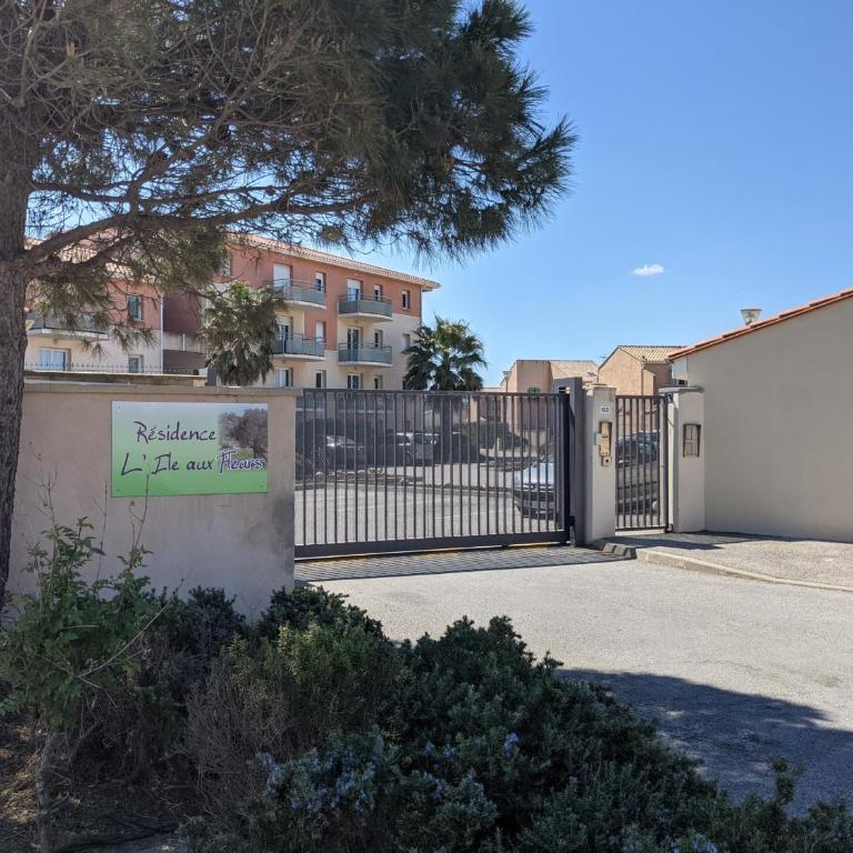 T3 Climatisé RDC avec Terrasse, Parking, Proche Activités - Port-la-Nouvelle - FR-1-797-30 - Appartement - 12