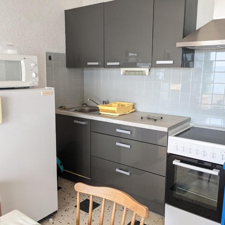 Port-la-Nouvelle : Studio front de mer, 4 pers, parking inclus - FR-1-797-32 - Studio - 9