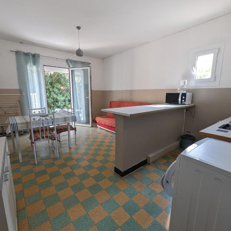 Appartement T2 avec parking - 4 pers. plage 150m - FR-1-797-17 - Appartement - 4