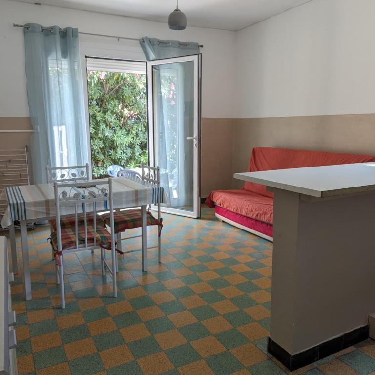 Appartement T2 avec parking - 4 pers. plage 150m - FR-1-797-17 - Appartement - 5