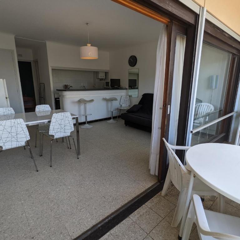 T2 climatisé en front de mer avec parking - FR-1-797-13 - Appartement - 3