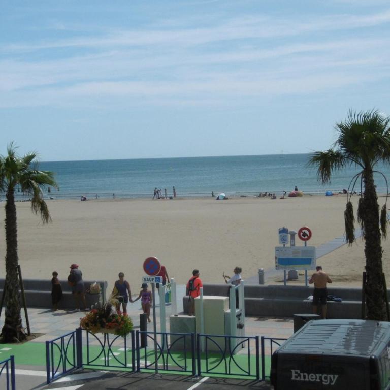 Appartement T2 Front de Mer avec Balcon et Parking – Confort et Activités à Proximité - FR-1-797-37 - Appartement - 8